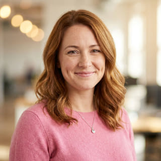 Emily Watson, Diretora de Atendimento ao Cliente na Alvora Possência